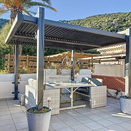 2 à 4 Personnes Avec Grande Terrasse Aménagée Et Pergola à 300m De La De Pramousquier -