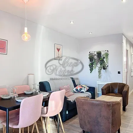 Appartement 2 à 4 Personnes Avec Grande Terrasse Aménagée Et Pergola à 300m De La De Pramousquier -