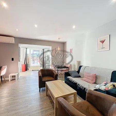 Apartment 2 A 4 Personnes Avec Grande Terrasse Amenagee Et Pergola A 300m De La De Pramousquier -